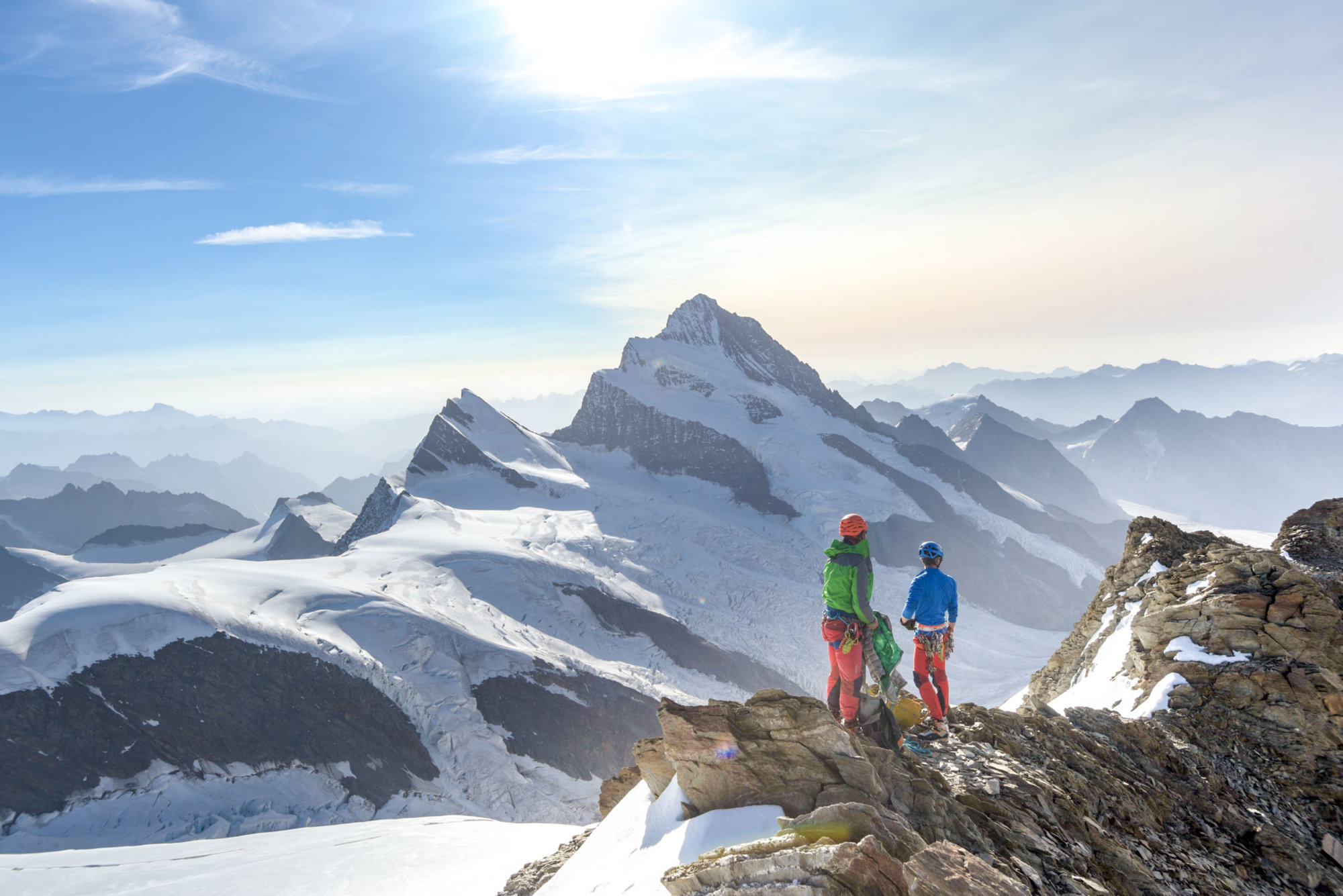 Hinter Fiescherhorn met op de achtergrond de Finsteraarhorn, de laatste 4000er van berggids Jelle Staleman