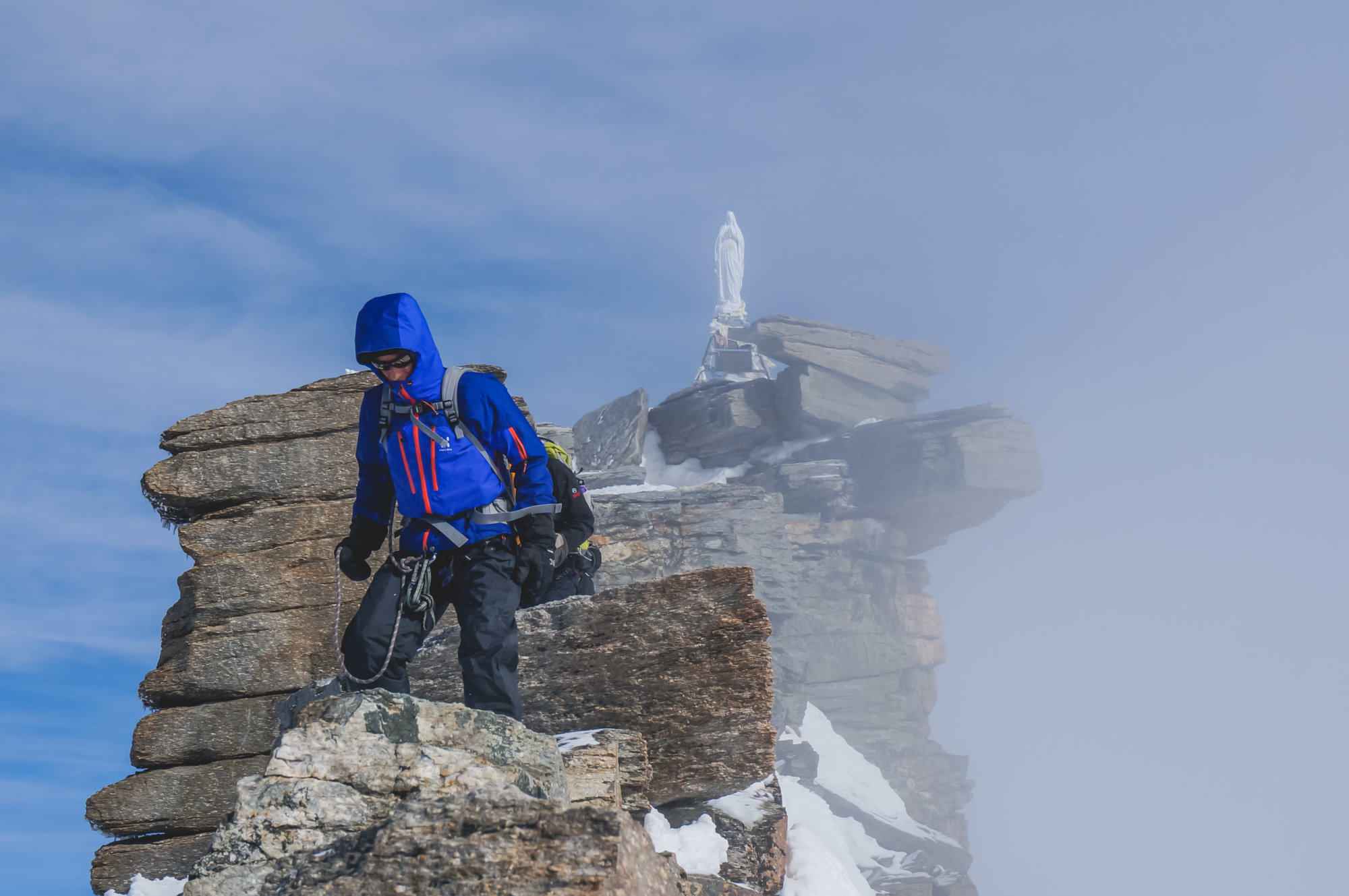 De beklimming van de Gran Paradiso kun je het best met een officiële berggids doen.