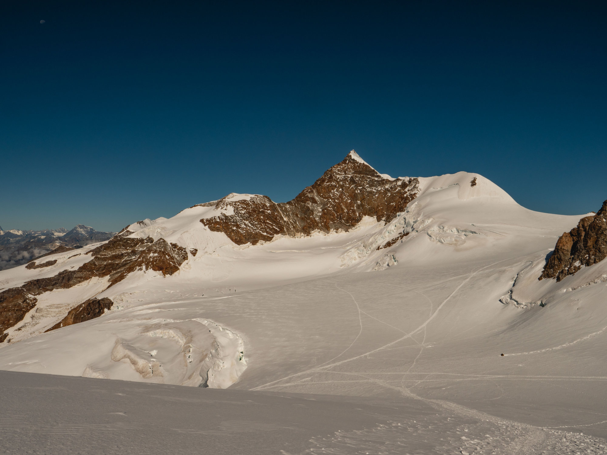 Het Monte Rosa massief bestaat eigenlijk uit 7 verschillende vierduizenders