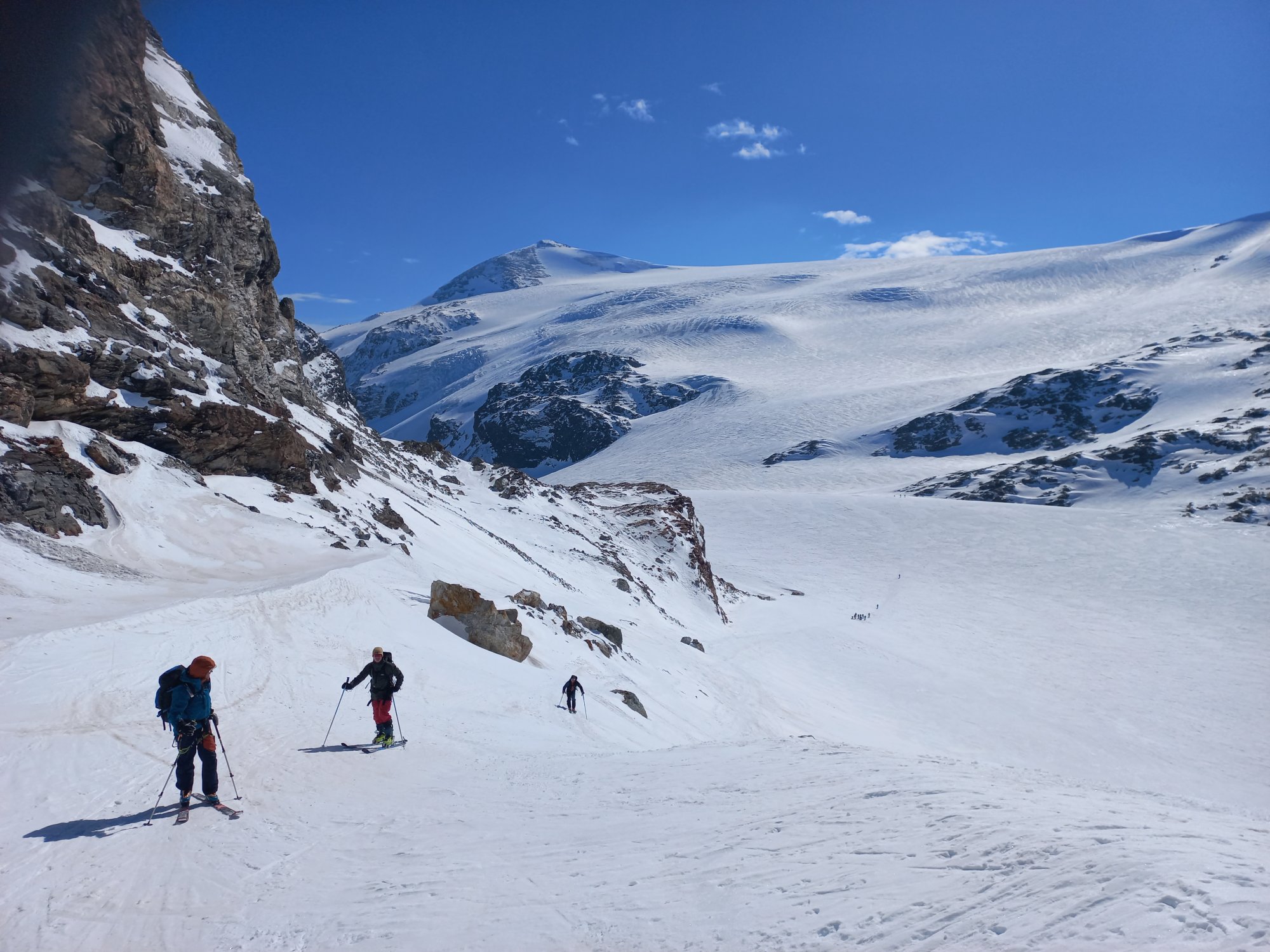 Prachtig weer tijdens een toerskitocht in het voorjaar!