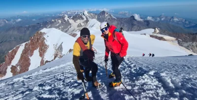 Kabek-beklimmen-Kaukasus-Mountain-Network16.jpg-400x203