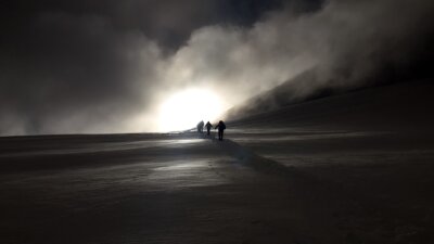 Kabek-beklimmen-Kaukasus-Mountain-Network3-400x225